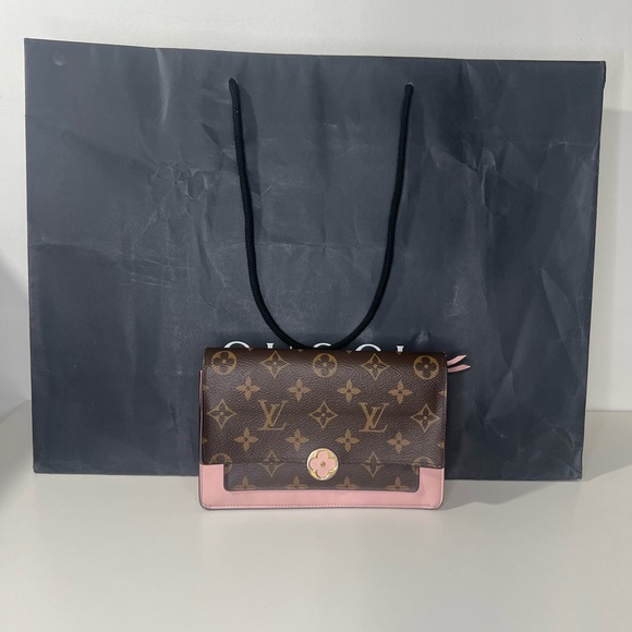 Gucci Decorative Framable Distressed Shopping Gift Bag - Picture 8 of 8